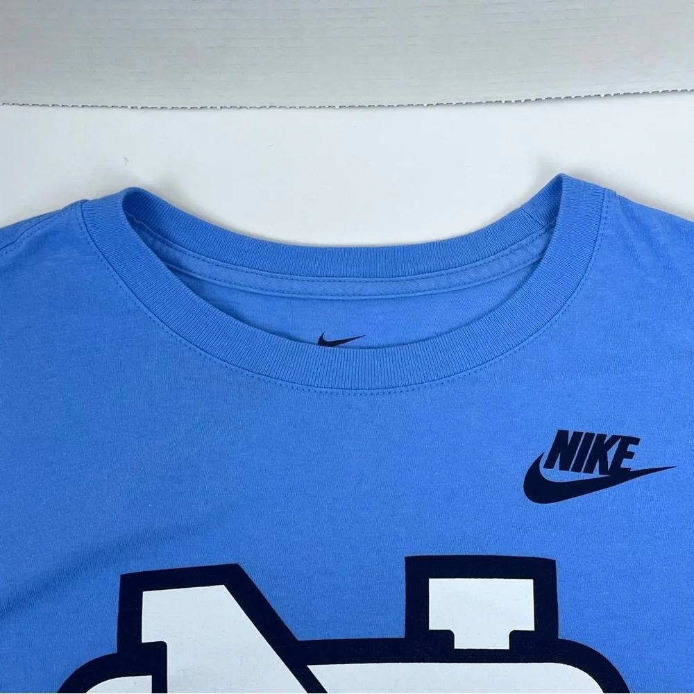 The Nike Tee Men's Long Sleeve North Carolina Tarheels Graphic Tee Size M; NCAA